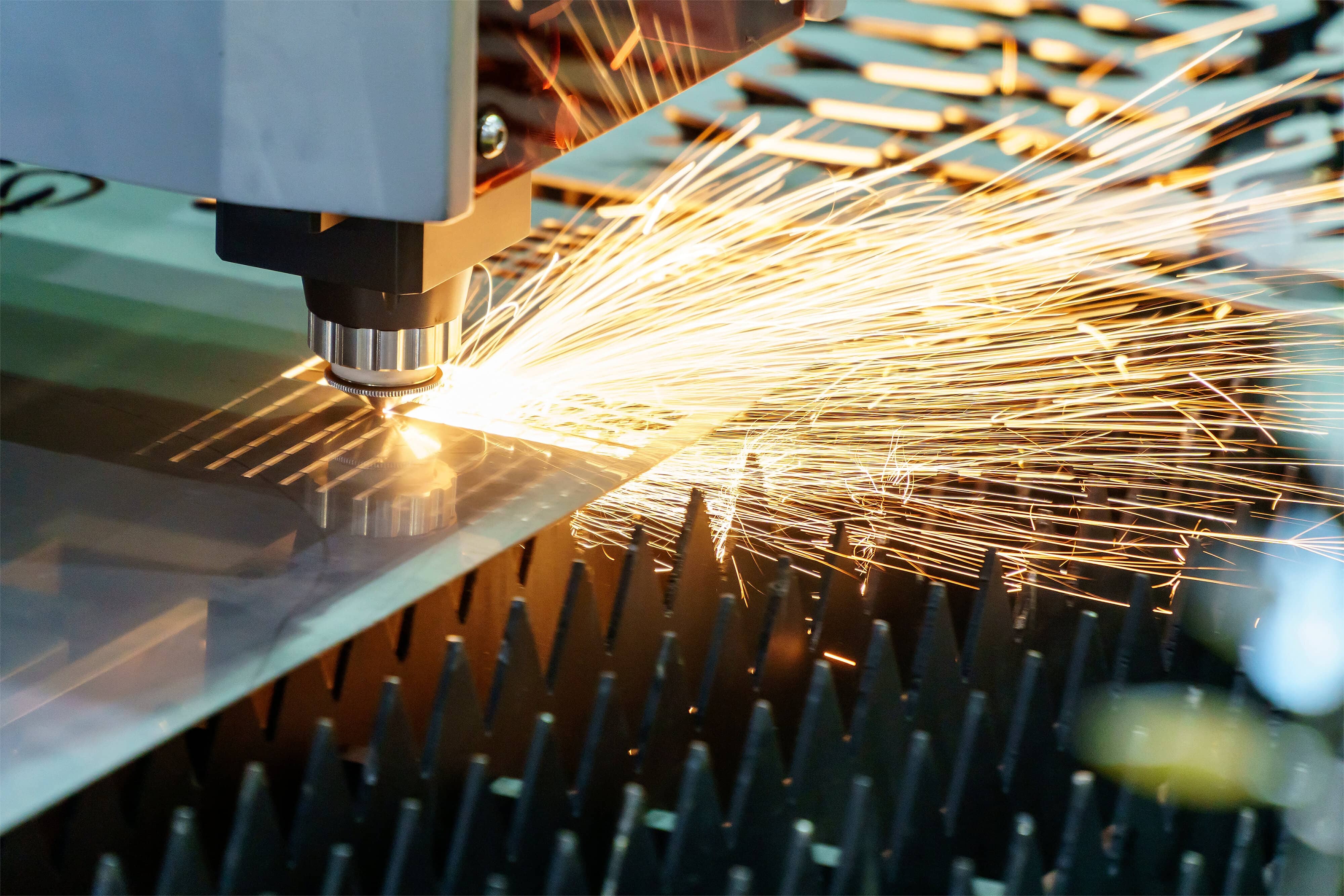 The fiber laser cutting machine cutting the sheet metal.
